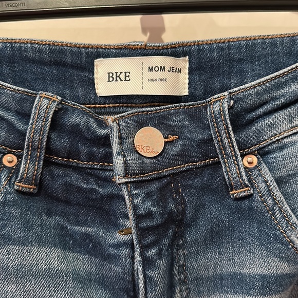 BKE mom jean. High rise size 27 - Picture 2 of 4